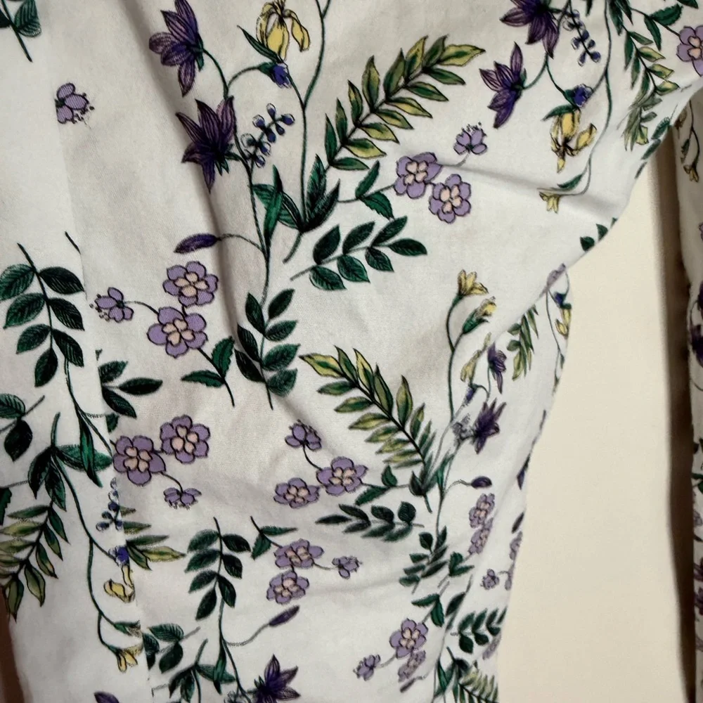 Liz Claiborne White with purple Floral Print cropped Pants in size 12 - Picture 6 of 14